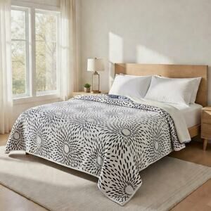 Cozy Queen Size Blanket - Plush & Warm with Vibrant Colors, Fireworks Blue